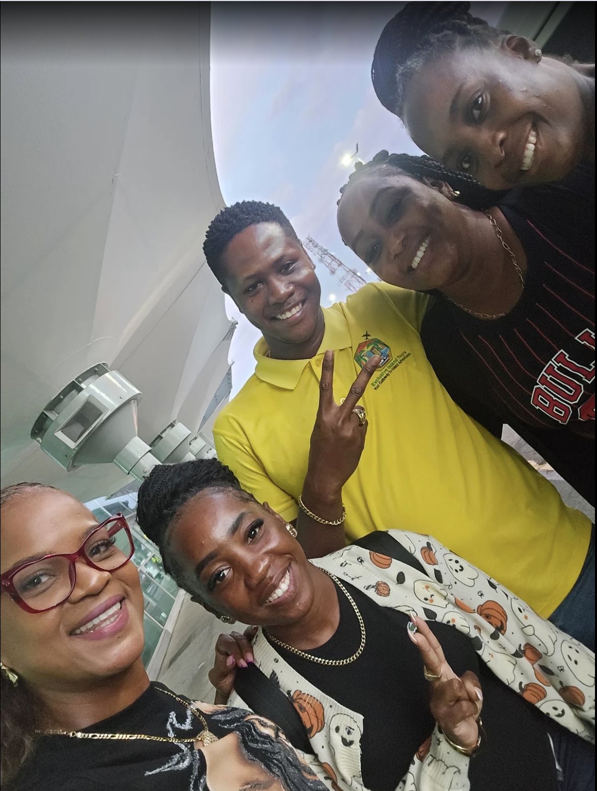 Kita and her girlfriends with our driver Courtney